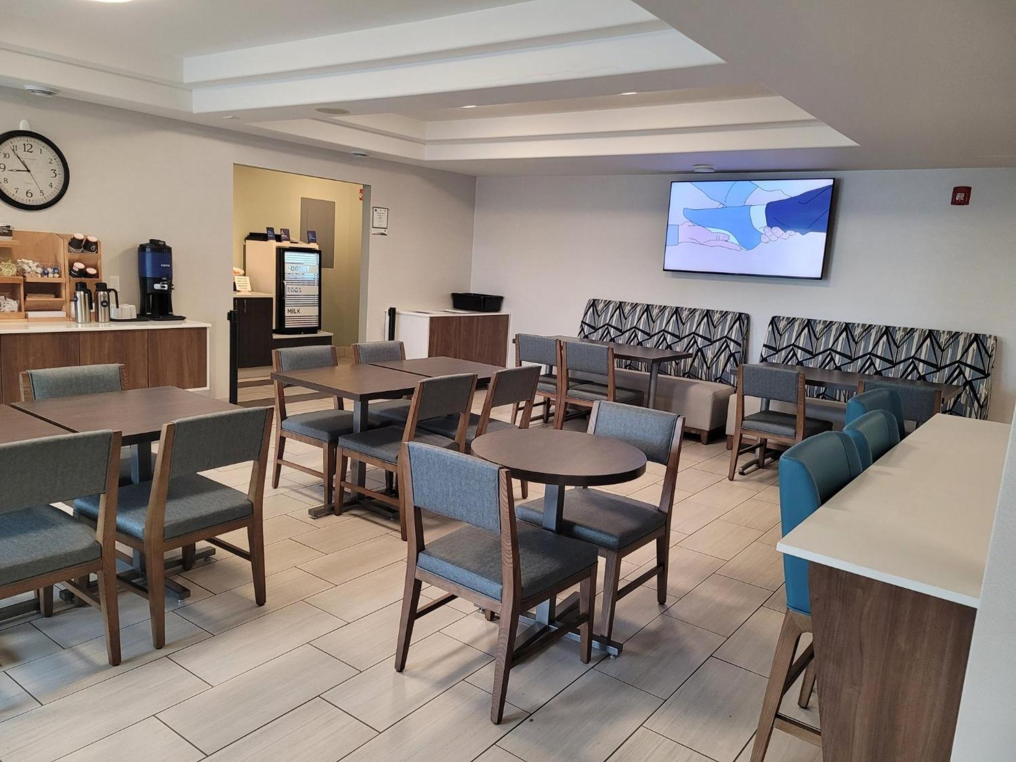 Holiday Inn Express Dryden By Ihg Esterno foto